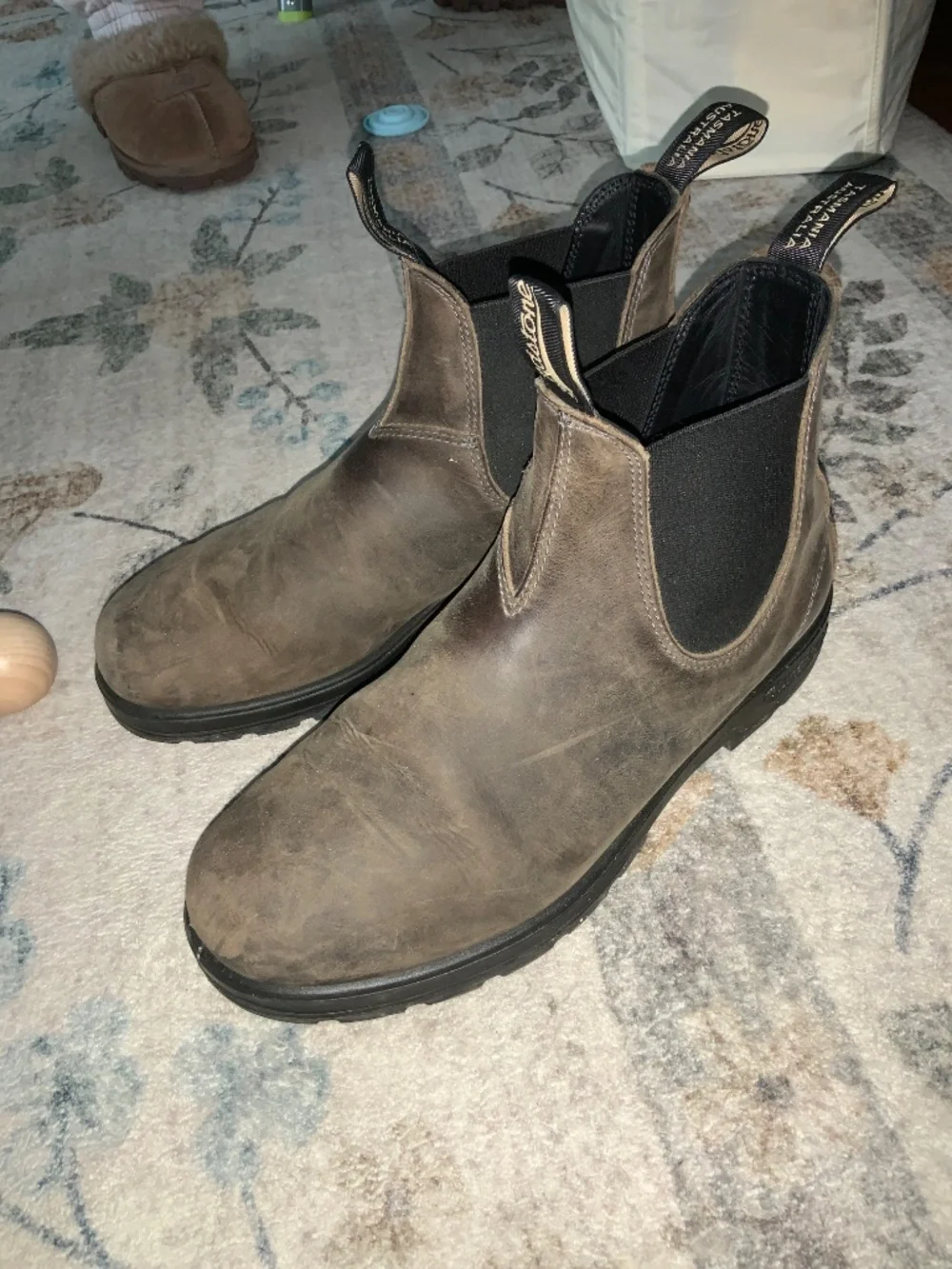 Blundstone size 9.5 men’s original brown